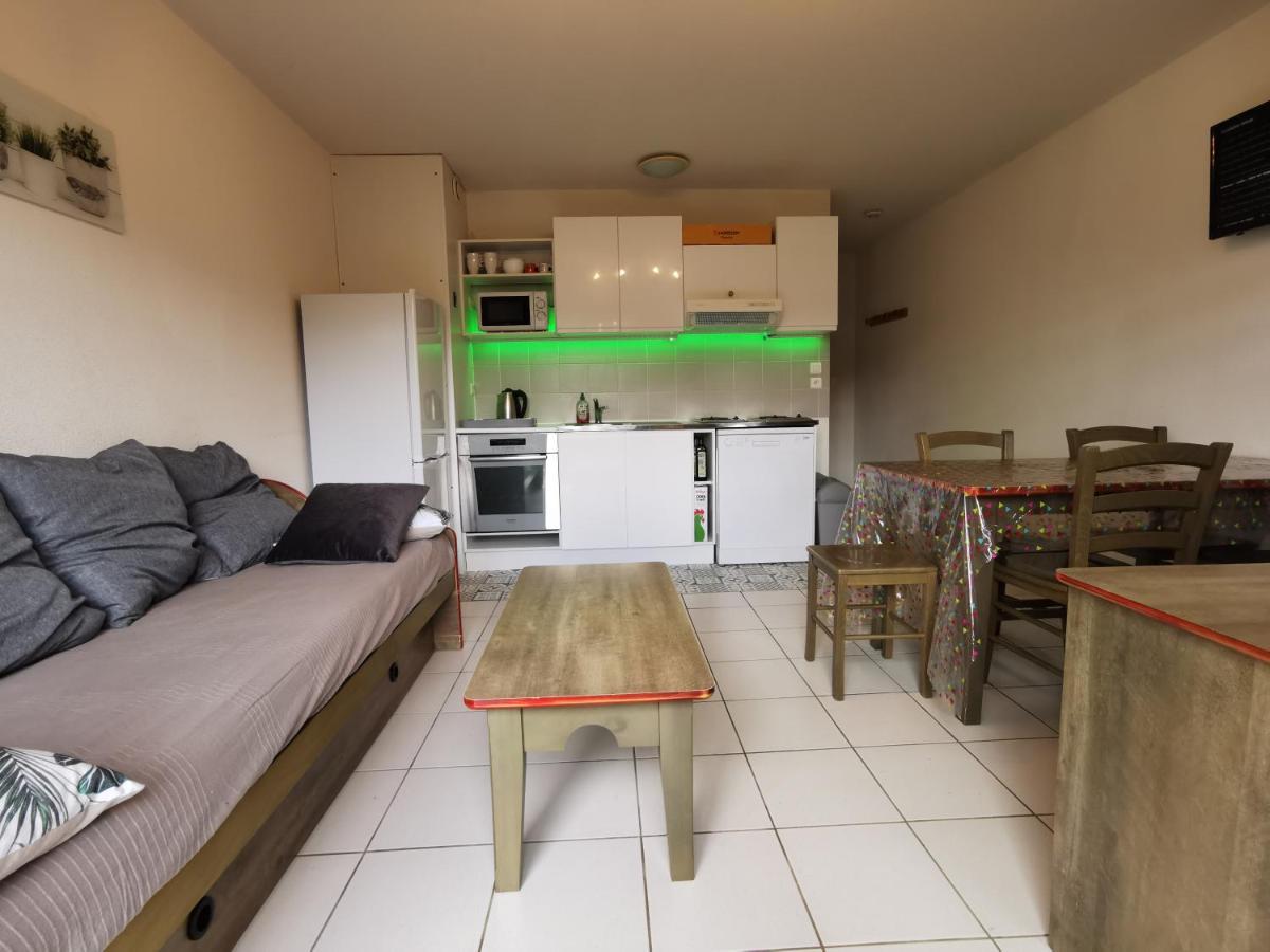 Au 11 T3 Duplex, Village Vacances, Piscines, Parking Saint-Geniez-dʼOlt Exterior foto