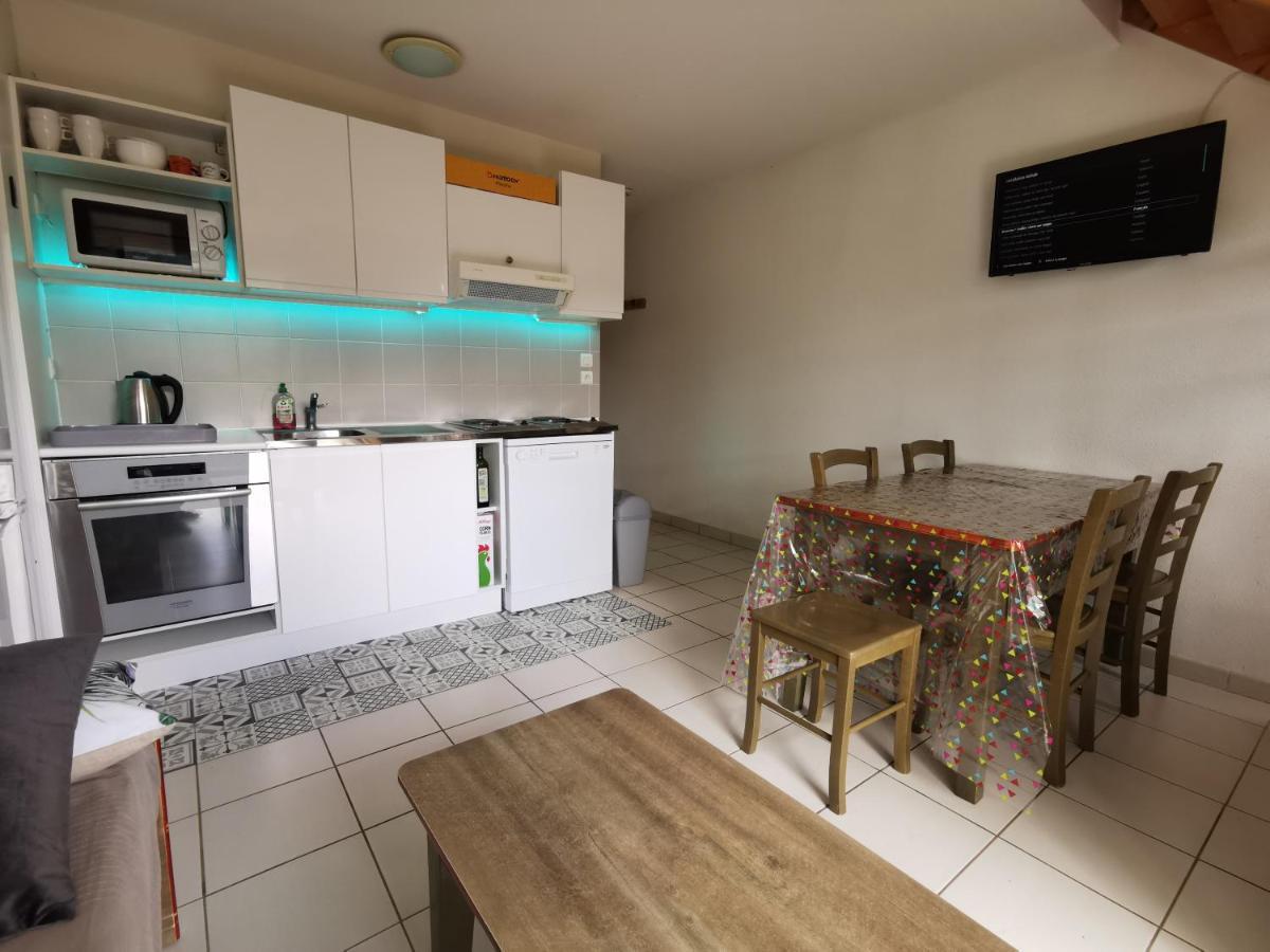 Au 11 T3 Duplex, Village Vacances, Piscines, Parking Saint-Geniez-dʼOlt Exterior foto