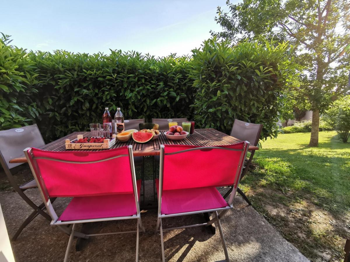 Au 11 T3 Duplex, Village Vacances, Piscines, Parking Saint-Geniez-dʼOlt Exterior foto
